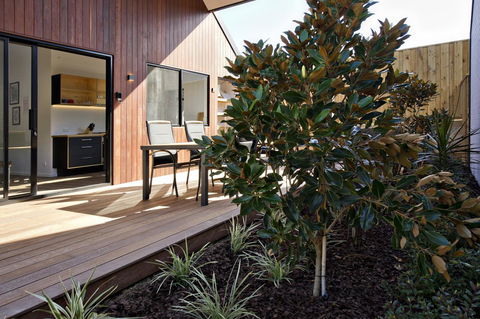 Margaret River Bungalow-1-street - Pet Friendly - Accommodation 4U 5