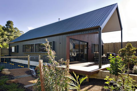 Margaret River Bungalow-1-street - Pet Friendly - Accommodation 4U 1