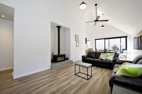 Margaret River Bungalow-1-street - Pet Friendly - Accommodation 4U 6