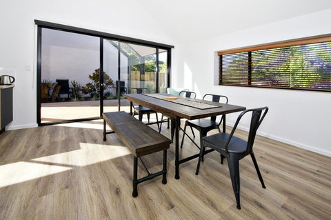 Margaret River Bungalow-1-street - Pet Friendly - Accommodation 4U 10