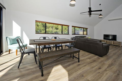 Margaret River Bungalow-1-street - Pet Friendly - Accommodation 4U 9
