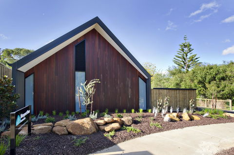 Margaret River Bungalow-1-street - Pet Friendly - Accommodation 4U 0