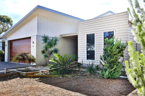 Calming Waters - Pet Friendly - Community Pool - Accommodation 4U 37