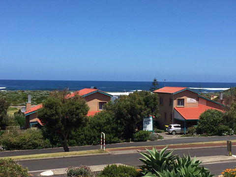 Beachside Prevelly Villas - Accommodation 4U 0