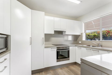 Laman Lodge, Unit 2, 15 Laman Street - Accommodation 4U 7