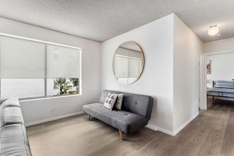 Laman Lodge, Unit 2, 15 Laman Street - Accommodation 4U 4