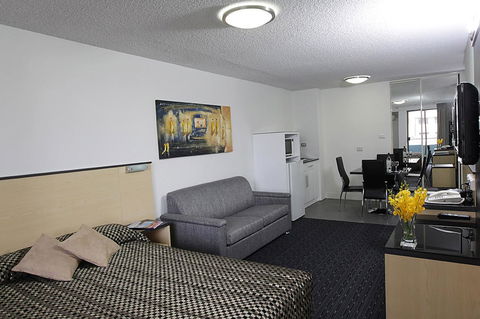 Comfort Inn & Suites Goodearth Perth - Accommodation 4U 23