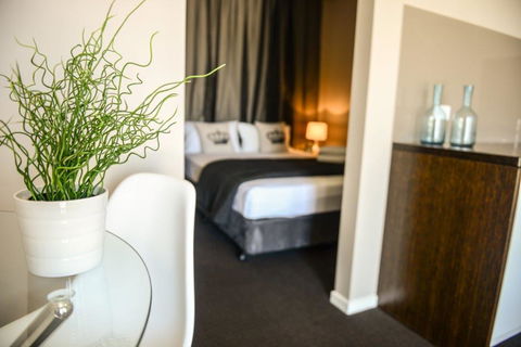 Crossroads Hotel - Accommodation 4U 21