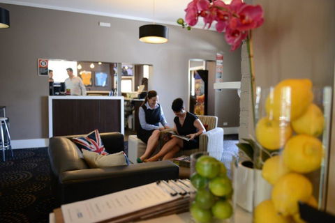 Crossroads Hotel - Accommodation 4U 36