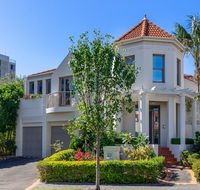 Kensington Self-Contained Modern House 89BROM - Accommodation 4U