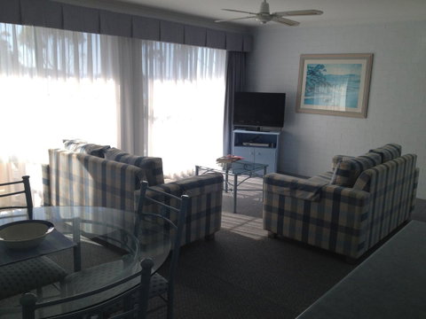 Breakers Apartments - Accommodation 4U 13