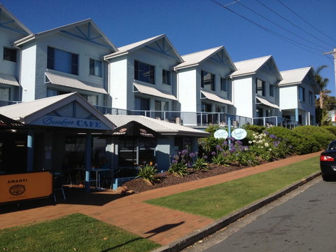 Breakers Apartments - Accommodation 4U 0