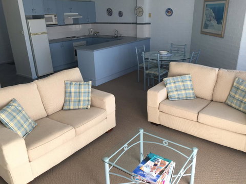 Breakers Apartments - Accommodation 4U 9