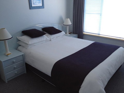 Breakers Apartments - Accommodation 4U 4