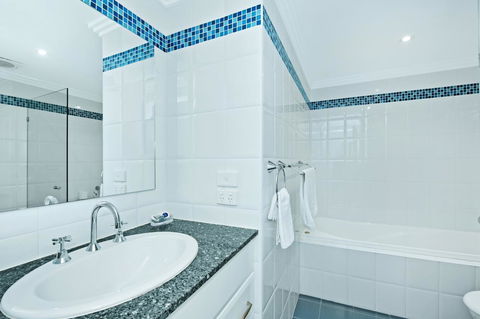 On The Beach Getaway - Accommodation 4U 7
