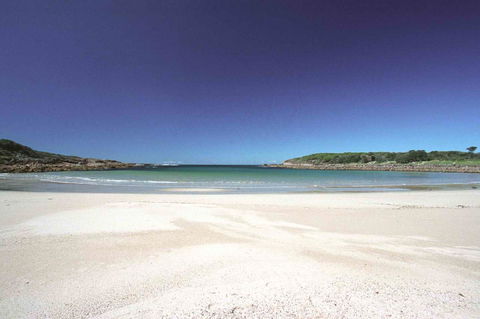 On The Beach Getaway - Accommodation 4U 14