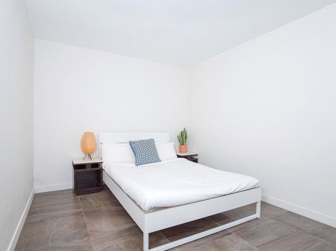 DD Apartments On Day - Accommodation 4U 12