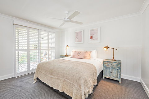 The Lord Byron - Accommodation 4U 14