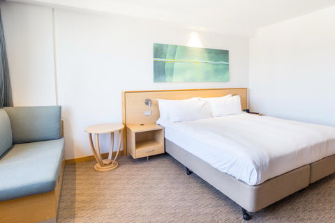 Crowne Plaza Sydney Coogee Beach, An IHG Hotel - Accommodation 4U 6