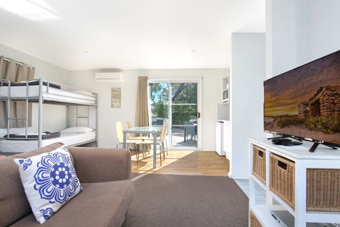 Huskisson Holiday Motel Cabins - Accommodation 4U 1