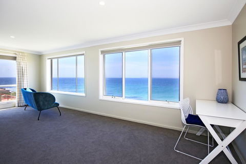 Neptune I Absolute Beachfront I Stunning Views - Accommodation 4U 12