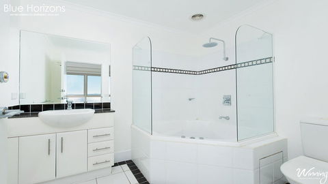 Blue Horizons, Unit 808, 41-45 Shoal Bay Road - Accommodation 4U 14