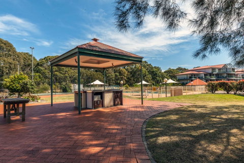 Condo 105 @ Horizons Golf Resort - Salamander Bay NSW - Accommodation 4U 24