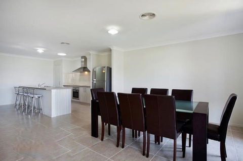 Jindabyne Executive - Accommodation 4U 3