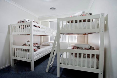 Jindabyne Executive - Accommodation 4U 6