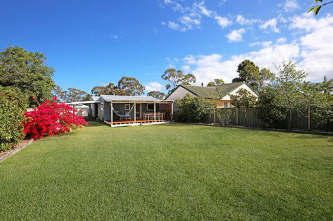 Hayes Beach House I Award Winner I 4 Mins To Beach - Accommodation 4U 8