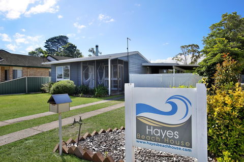 Hayes Beach House I Award Winner I 4 Mins To Beach - Accommodation 4U 22