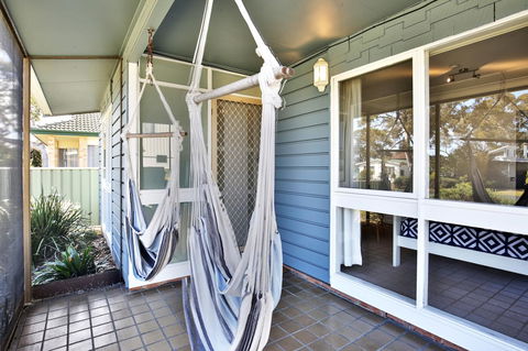 Hayes Beach House I Award Winner I 4 Mins To Beach - Accommodation 4U 16