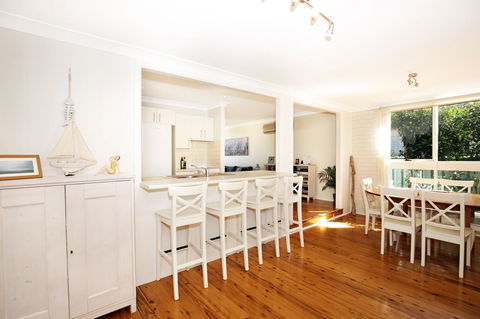 Hayes Beach House I Award Winner I 4 Mins To Beach - Accommodation 4U 11