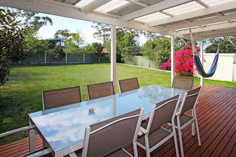 Hayes Beach House I Award Winner I 4 Mins To Beach - Accommodation 4U 1