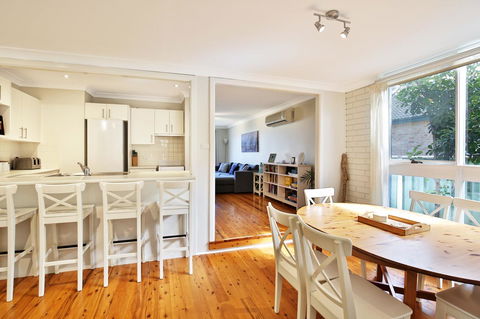 Hayes Beach House I Award Winner I 4 Mins To Beach - Accommodation 4U 12