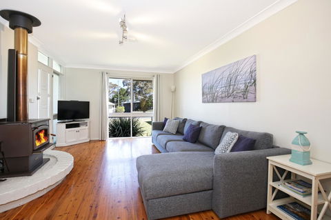 Hayes Beach House I Award Winner I 4 Mins To Beach - Accommodation 4U 2