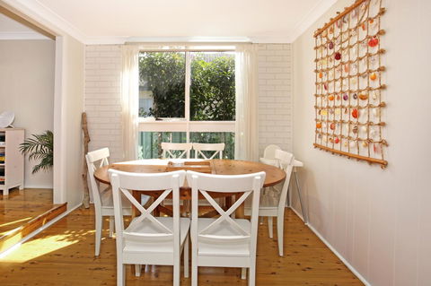 Hayes Beach House I Award Winner I 4 Mins To Beach - Accommodation 4U 13