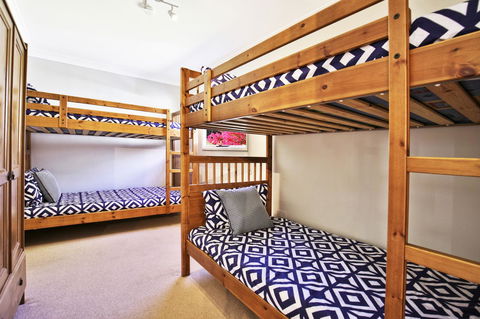 Hayes Beach House I Award Winner I 4 Mins To Beach - Accommodation 4U 10