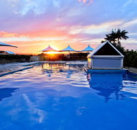 Oaks Waterfront Resort - Accommodation 4U
