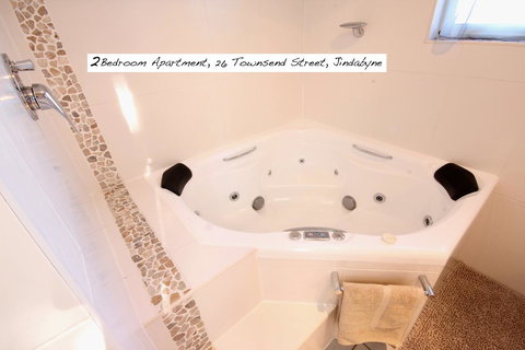 Full Circle Apartments - Accommodation 4U 27