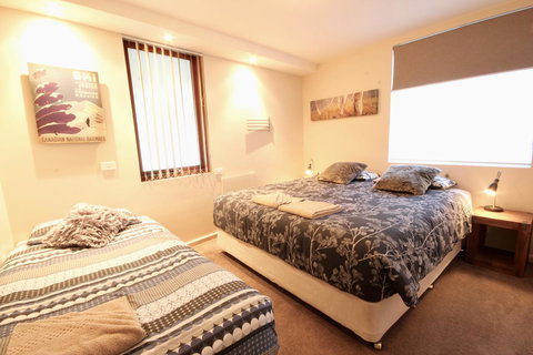 Full Circle Apartments - Accommodation 4U 8