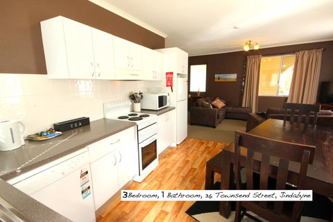 Full Circle Apartments - Accommodation 4U 19