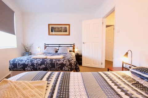 Full Circle Apartments - Accommodation 4U 5