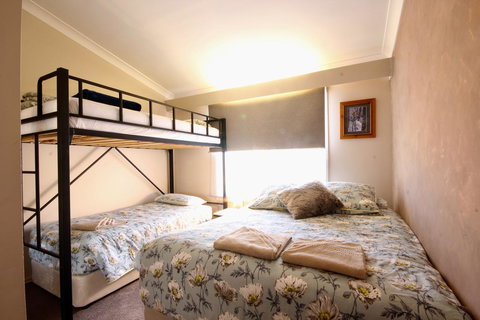 Full Circle Apartments - Accommodation 4U 4