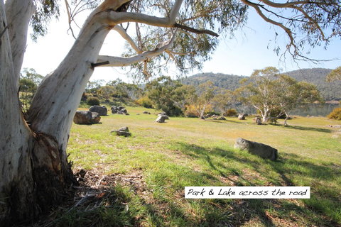 Full Circle Apartments - Accommodation 4U 33