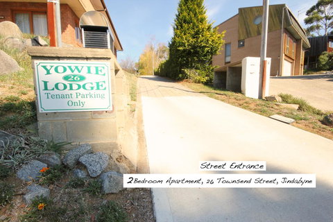 Full Circle Apartments - Accommodation 4U 32