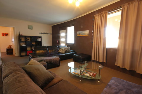 Full Circle Apartments - Accommodation 4U 7
