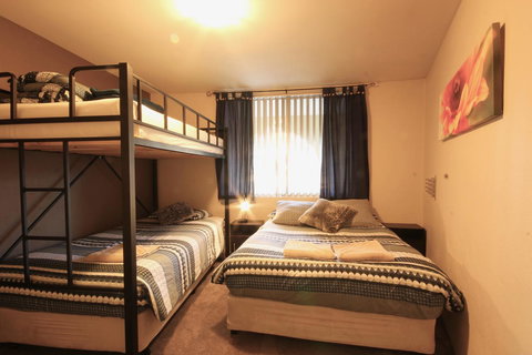 Full Circle Apartments - Accommodation 4U 3