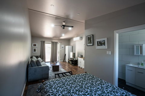 Pound Creek Gallery - Accommodation 4U 16