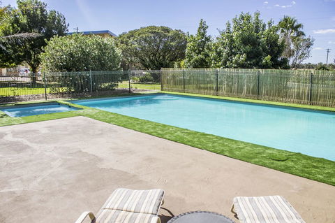 Allonville Gardens Motel - Accommodation 4U 9